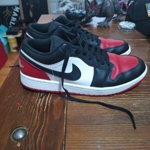 Nike Men's Black, Red, and White Sneakers Size 10.5